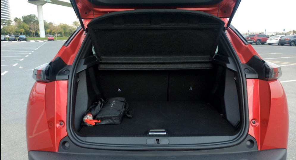 Detail Picture Peugeot 2008 2023-2024 - Rent in Dubai